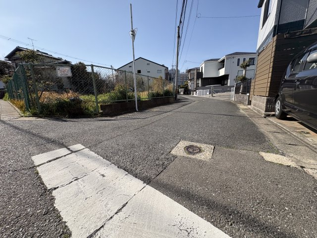 【前面道路含む現地写真】 | 南区横手３丁目新築戸建て