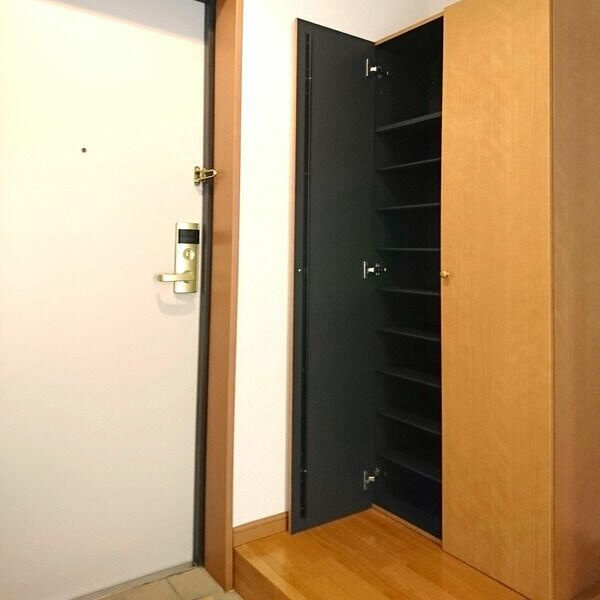 ＭＥＴＲＯ．Ｓ．Ｊ．Ｋの玄関