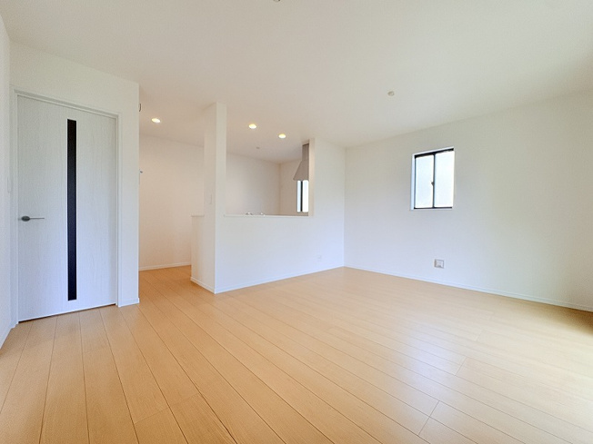 【居間・リビング】 | 新座市石神4丁目　新築一戸建住宅　全13棟　(保谷店) | 会話が取りやすく、賑やかな暮らしが想像できます。