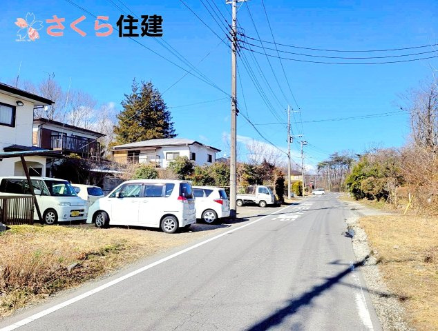 那須塩原市東原中古戸建の前面道路含む現地写真