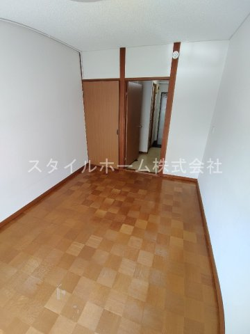 マンション鈴一の洋室