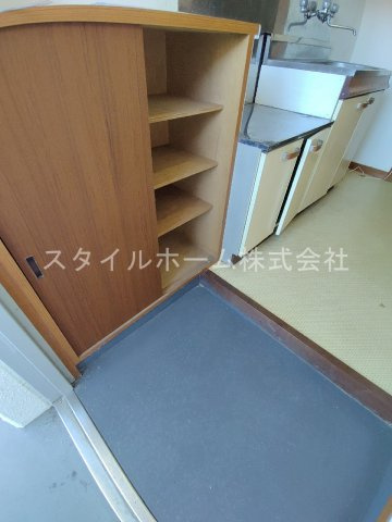 マンション鈴一の玄関