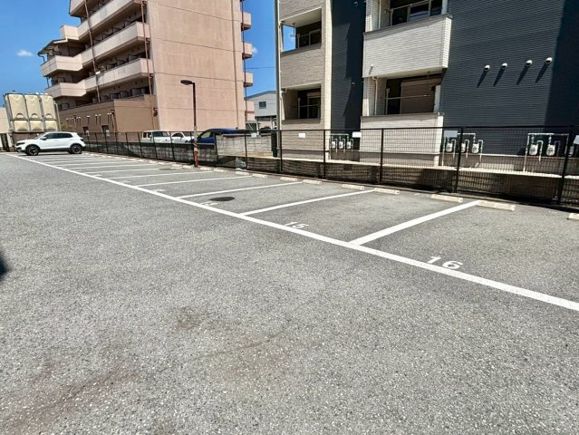 ヌーベルバーグイヌイの駐車場