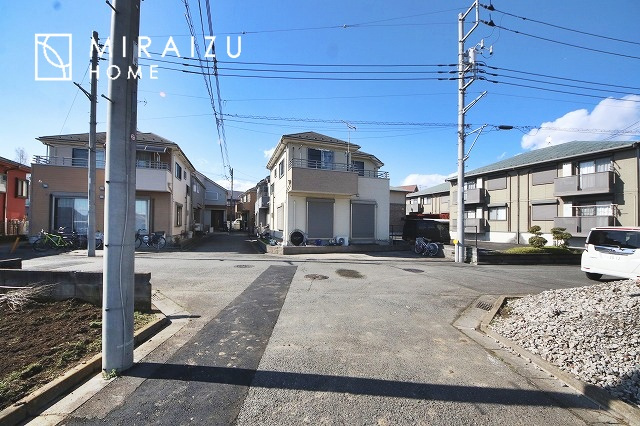 【外観】 | お車の運転に自信のない方でも安心かなと思います。とても解放感があり、日当たりも気持ちよさそうです。