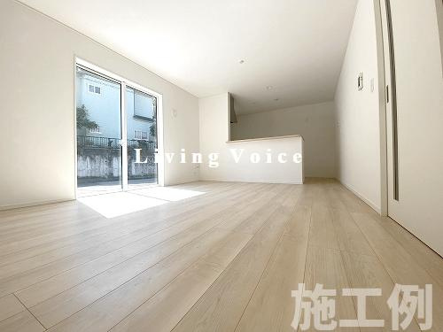 【居間・リビング】 | 【仲介手数料０円】海老名市国分寺台第17　新築一戸建て　全2棟 | 海老名市国分寺台第17　新築一戸建て　全2棟