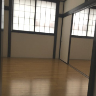 元宿ビルの洋室