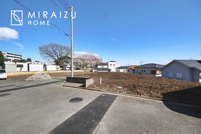 【前面道路含む現地写真】 | どういった間取りにしよう。どの部屋をどう使おう、インテリアはどうしよう、想像するだけでわくわくしちゃいますね。マイホーム計画が楽しみですね☆