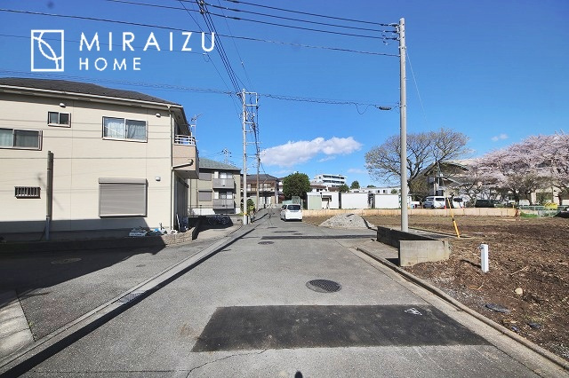 【外観】 | 通勤や家族の送迎など、毎日の生活にマイカーが欠かせない方にとって駐車場は大事な条件。敷地内にカースペースがあれば、お出かけやお買い物の際の搬入出も楽々です。