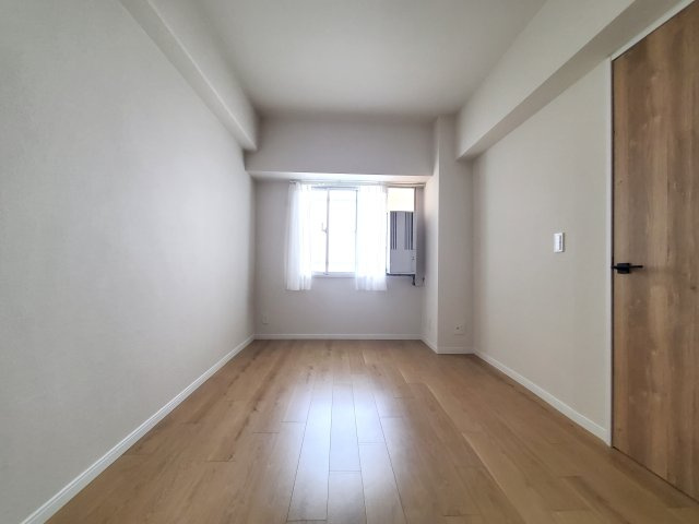 パークフィールドみさと3街区2号館の洋室|落ち着いた色調の洋室です