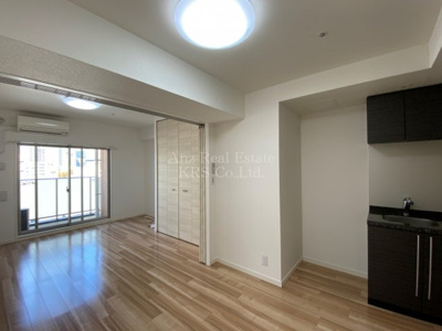 【居間・リビング】 | エスライズ西本町Ⅱ | 落ち着いた色合いのオシャレなお部屋です♪