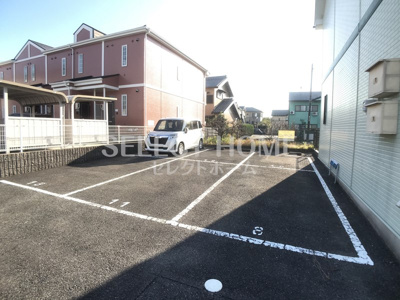 【駐車場】 | ＣａＳａ　Ａ・Ｇ　Ｂ棟 | 駐車場に車を止められます