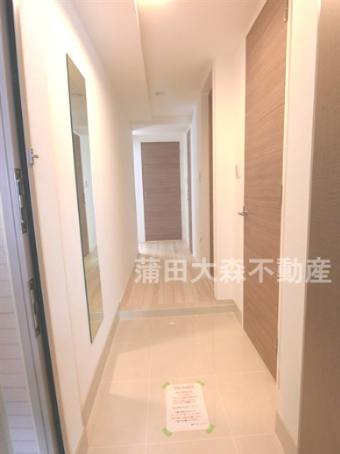 アイル グランデ南大井の玄関|姿見付き玄関