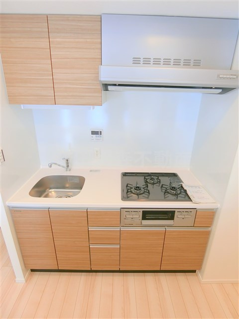 アイル グランデ南大井のキッチン|3口グリル付システムキッチン