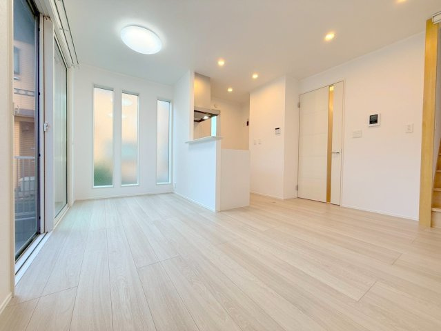 リヴィエール　下井草の居間・リビング|★２面採光で明るいリビングです★