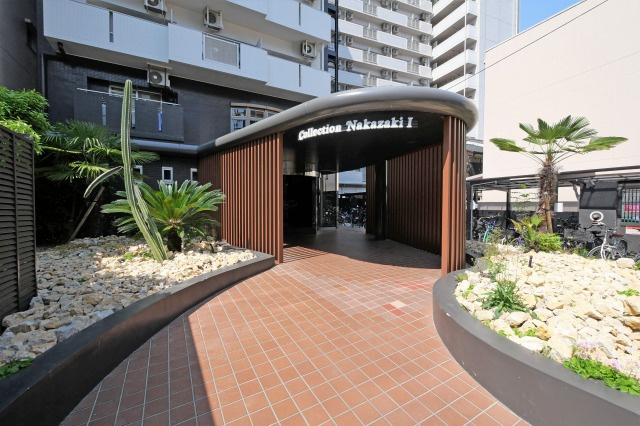 大阪市北区中崎西４丁目の賃貸マンションのエントランス