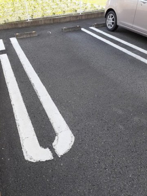 【駐車場】 | ジョイハウス | 駐車場に車を止められます