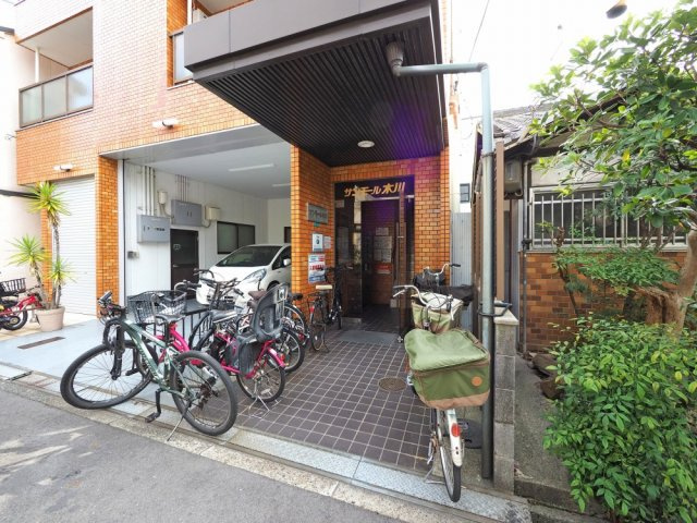 大阪市淀川区木川西２丁目の賃貸マンションのエントランス