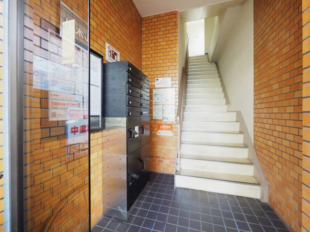 大阪市淀川区木川西２丁目の賃貸マンションのロビー