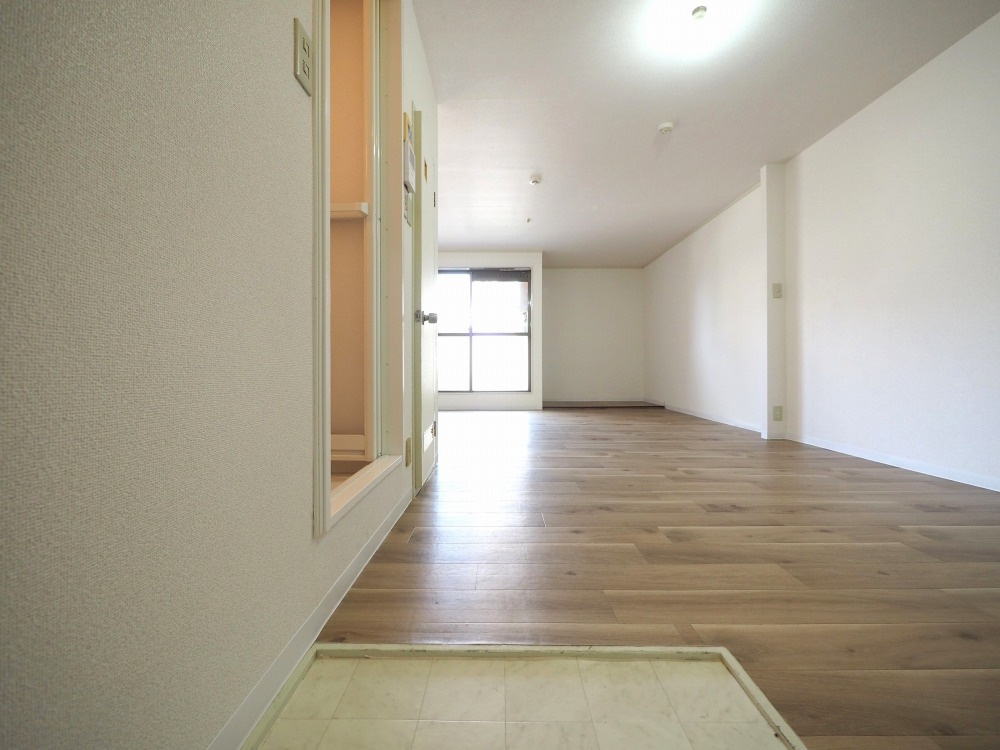 大阪市淀川区木川西２丁目の賃貸マンションの玄関
