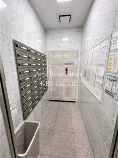 【その他共用部分】 | 大切な荷物の受け取りに便利な宅配ボックス設置！