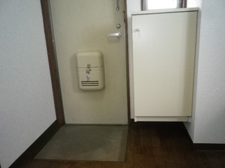 【玄関】 | コーポラスサカイ