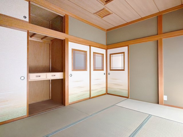 【中古戸建】深谷市稲荷町3丁目の和室|■和室｜和室を書斎にしたり、冬にはコタツを敷いて家族みんなで年越しをするのもいいですね。家族みんなのお気に入りの空間になります♪