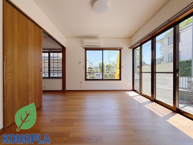 【中古戸建】深谷市稲荷町3丁目の居間・リビング|■リビング｜大きい窓からあたたかいたっぷりの光が入ります♪開放的な空間で毎日をもっと快適に(*＾＾*)