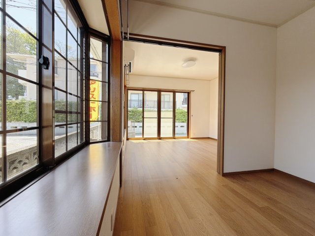 【中古戸建】深谷市稲荷町3丁目の居間・リビング|■リビング｜家族でゆったりくつろげる、居心地の良いリビング♪賃貸と違って、テレビや音楽の音を気にしなくて良いことが嬉しいですね(*＾＾*)