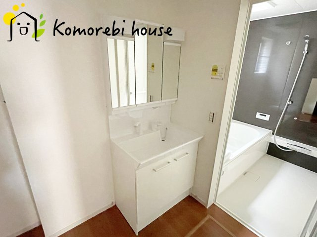 上尾市浅間台　3期　新築一戸建て　01の独立洗面台|独立洗面台で身支度をすべて済ませてしまいましょう