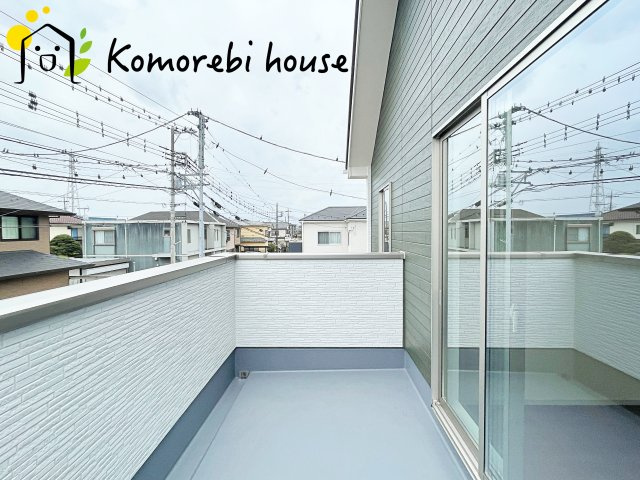 上尾市浅間台　3期　新築一戸建て　01のバルコニー|バルコニーがあります