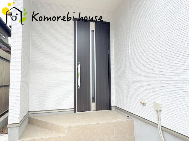 上尾市浅間台　3期　新築一戸建て　01の玄関|落ち着いた玄関です
