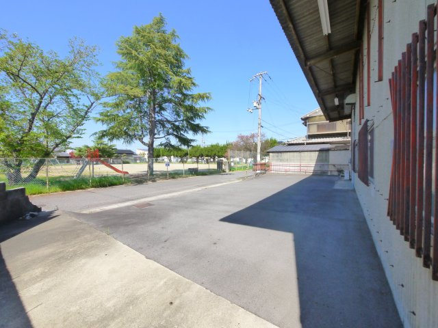 寺岡倉庫の駐車場