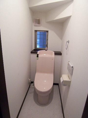 【トイレ】 | 中央７丁目Ｉ様貸家 | 清潔感のあるトイレです