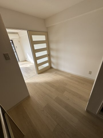 ライフイン玉川の居間・リビング|ゆったり過ごせる居間です