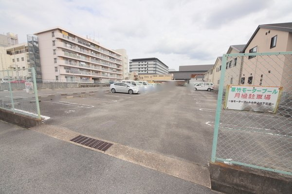 コーポ三和新大宮Ⅰ号館の駐車場