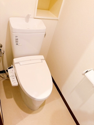 【トイレ】 | グランステイツ六甲・桜通 | トイレには快適な温水洗浄便座付き