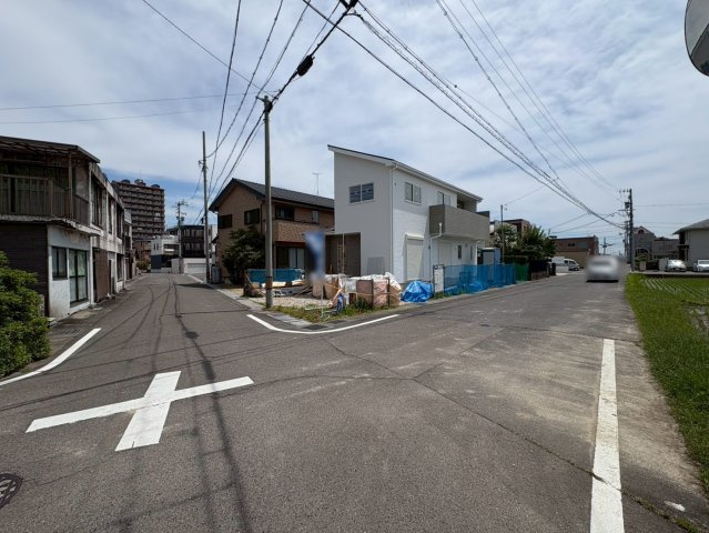 新築戸建　岐阜市茜部菱野　全1区画分譲の前面道路含む現地写真|「現地（2026年6月19日）撮影」　
■前面道路　
■ヤマダ不動産　株式会社リライフ