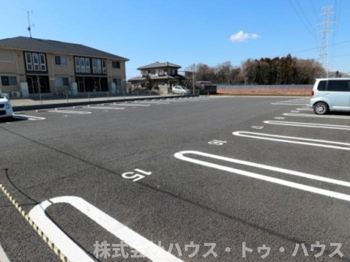 フリューリンクの駐車場