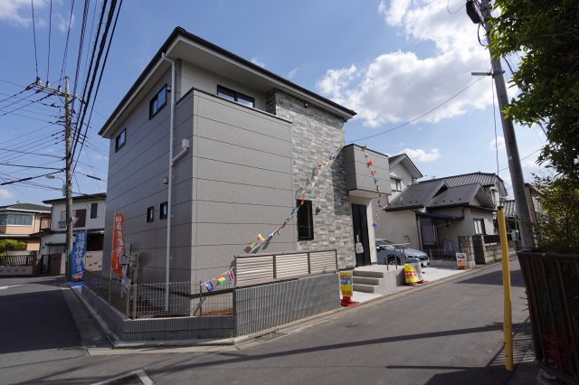 川越市今成４丁目　4LDK並列駐車２台　新築戸建の前面道路含む現地写真