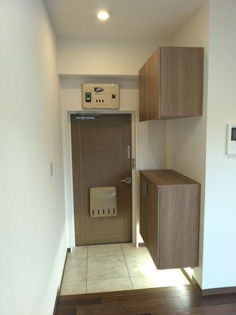 横浜市中区山下町の賃貸マンションの玄関