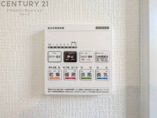 暖房機能があるため、冬場でも温かい浴室で入浴でき、乾燥機能があるため、水気を素早く取り除けます。また、換気機能があるため、湿気を素早く排出してカビや雑菌の発生を防ぐことができます。