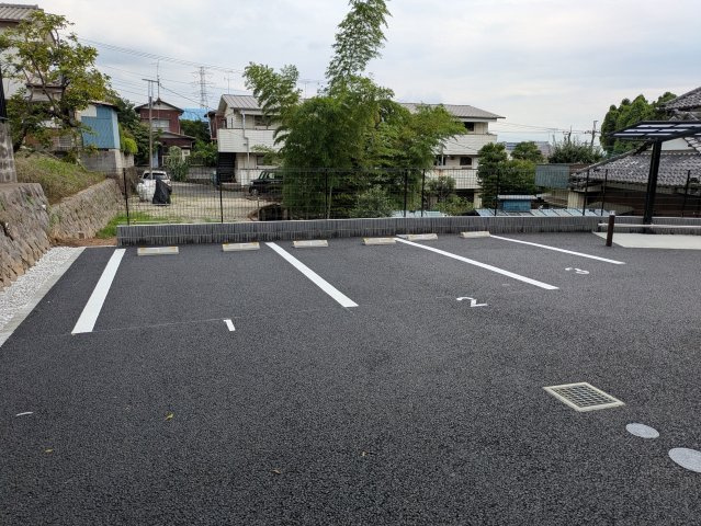 プレマヒルズの駐車場