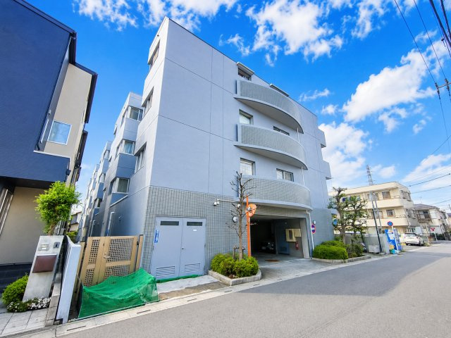 レックスハイム越谷の外観|堂々たる存在感！デジタル加工された写真です。