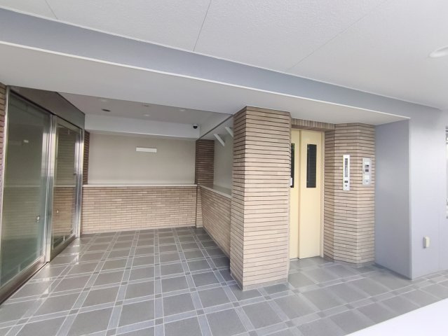 レックスハイム越谷のロビー|高級感がありワクワクするロビーです！