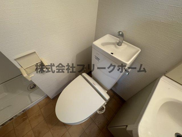 武蔵野市中町２丁目の賃貸マンションのトイレ