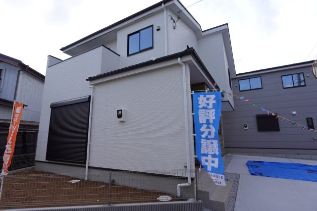 川越市今成４丁目　4LDK並列駐車２台　新築戸建の外観