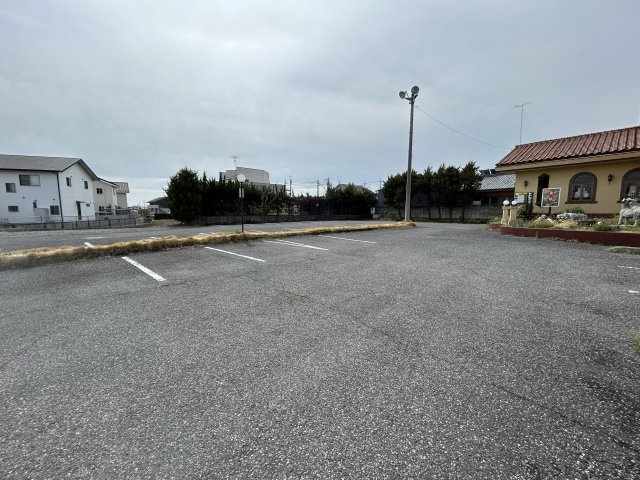 岩瀬川町貸店舗の駐車場