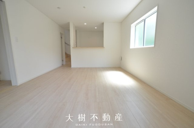 【居間・リビング】 | 海老名市国分寺台１丁目 新築戸建て 全2棟【仲介手数料無料】 | 建物完成しました！！内見可能です♪
