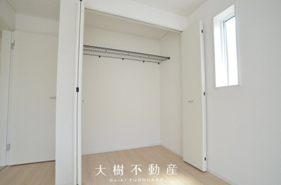 【洋室】 | 海老名市国分寺台１丁目 新築戸建て 全2棟【仲介手数料無料】 | 2階　洋室1（7.2帖）クローゼット