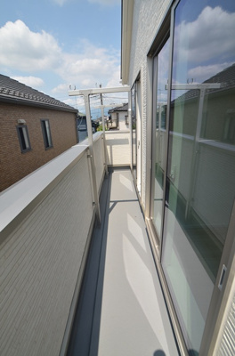 【バルコニー】 | 海老名市国分寺台１丁目 新築戸建て 全2棟【仲介手数料無料】